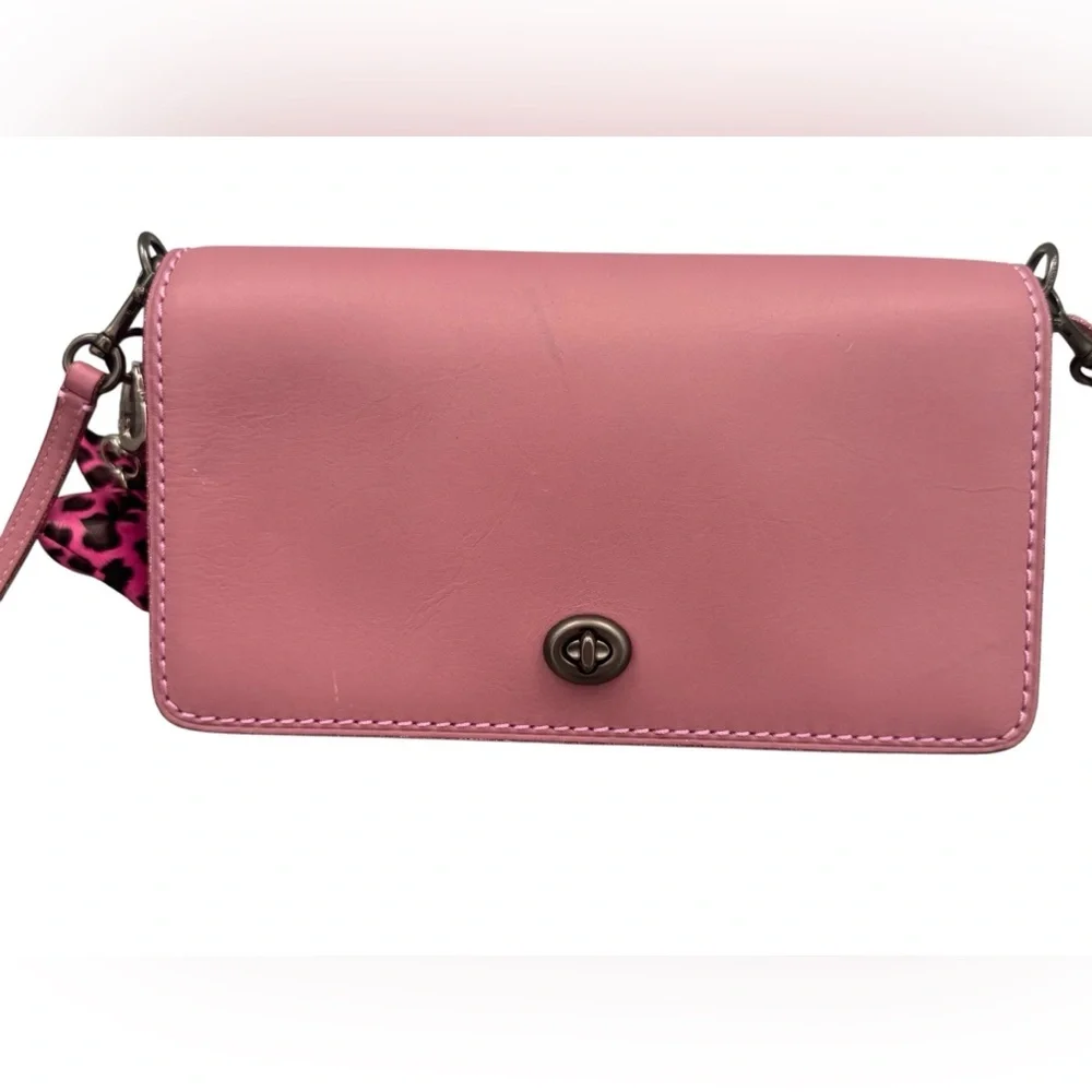 Coach Dinky 1941 Primrose Pink Interior Kisslock Leather Compact Crossbody